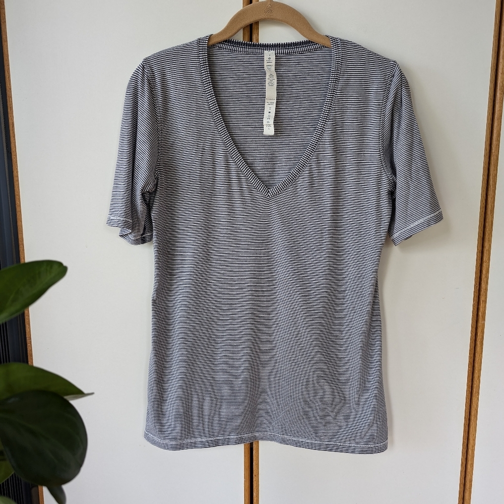 Lululemon Go Go V Tee 6 Lyocell Seacell Top Stripe